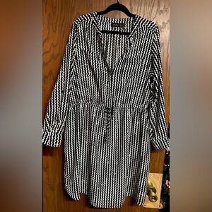 Apt. 9 Black and White Patterned Long Sleeve Dress